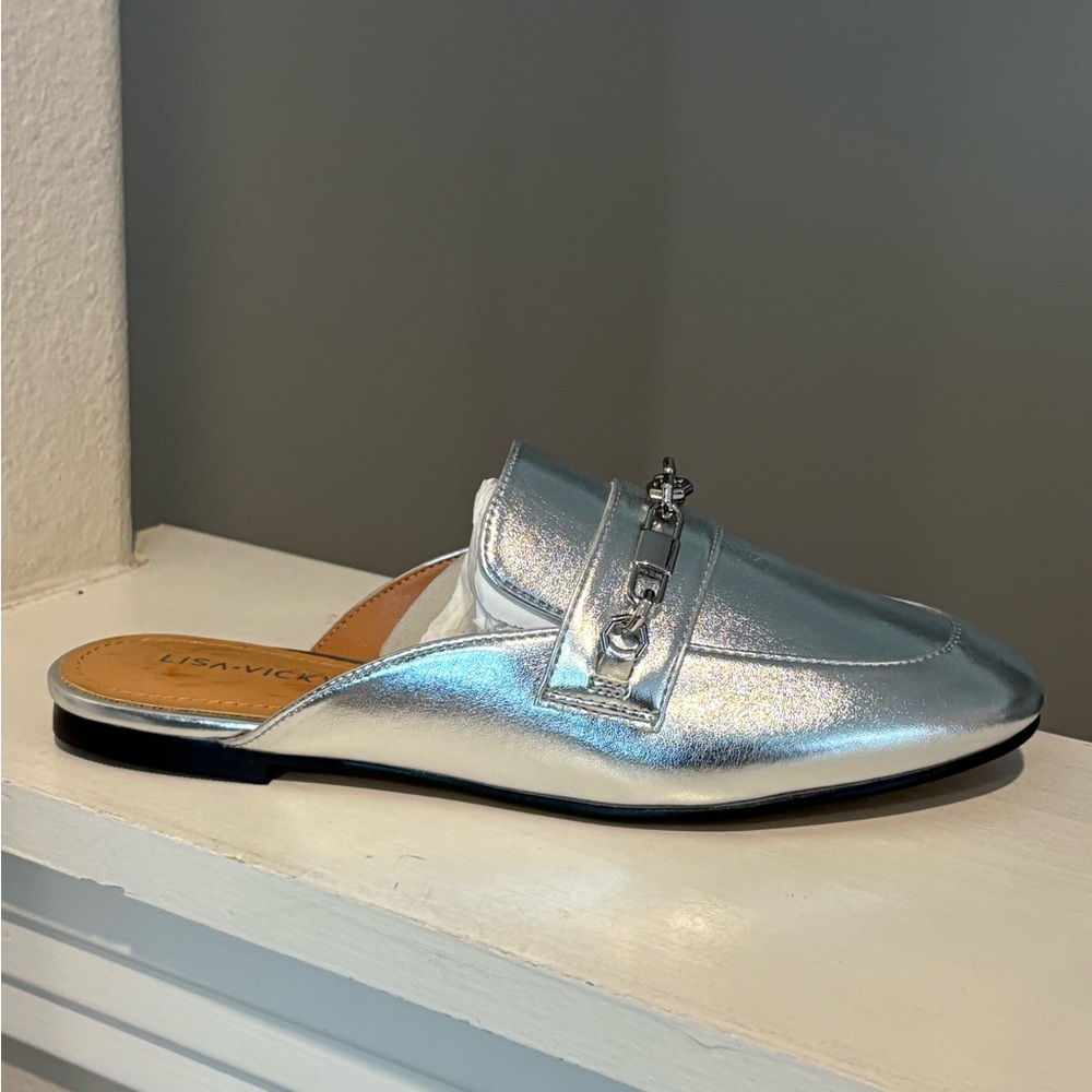 NEW- Lisa Vicky Women’s Size 5M EFFECT-V Silver Metallic Mules Slip On - Picture 2 of 10